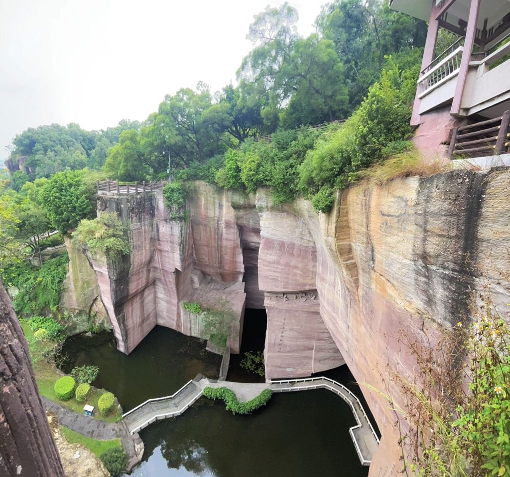 罉塘潭古采石场遗址
